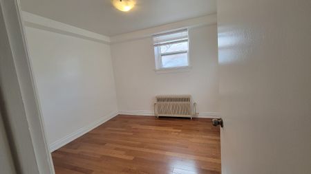 For Lease - 92 Trethewey Drive Unit# 2, Toronto, Ontario - Photo 3