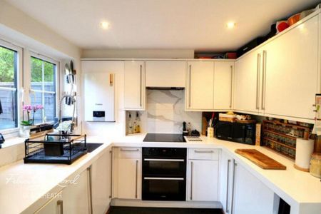 2 bedroom terraced house to rent - Photo 2