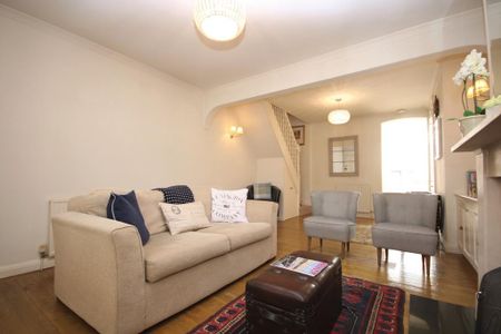 2 bedroom end of terrace house to rent - Photo 2