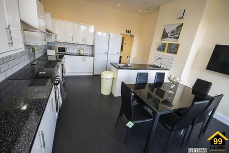 1 bed Penthouse in Commercial Street , Camborne, TR14 8JY - Photo 4