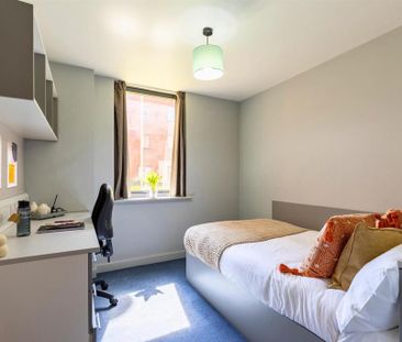 1 bedroom in a flat share to rent - Photo 4