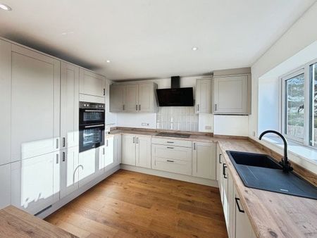 High Street, Sutton - Photo 3