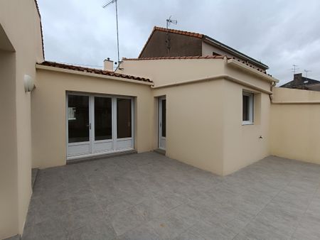 A LOUER LA ROCHE SUR YON - QUARTIER SACRE COEUR - MAISON T5 AVEC TERRASSE/JARDIN - Photo 5