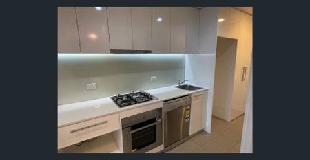 Stylish Two Bedroom Apartment in Prime Travancore Location - Photo 3