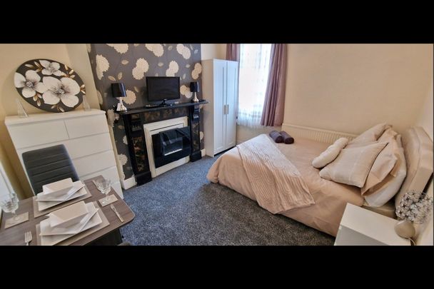 Room in a Shared House, Brook Road, CR7 - Photo 1