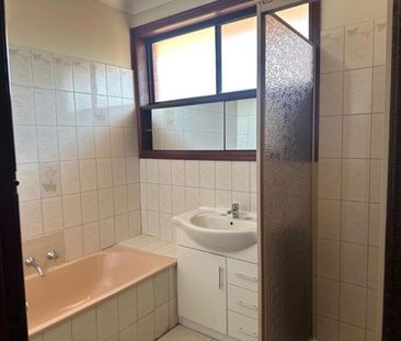 LOVELY 3 BEDROOM HOME - Photo 5