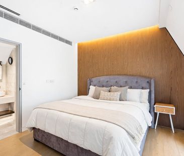 'The Grande' Inner City Townhouse - Photo 3