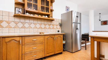 Casa spatioasa de inchiriat cu 5 camere in Zimandu Nou - Photo 4