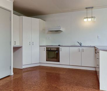 Sun-filled unit in Central Park Drive - Photo 3