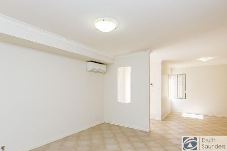 Townhouse in sought-after Innaloo location! FIRST HOME OPEN SATURDAY 21 FEBRUARY AT 9.00AM SHARP! - Photo 4