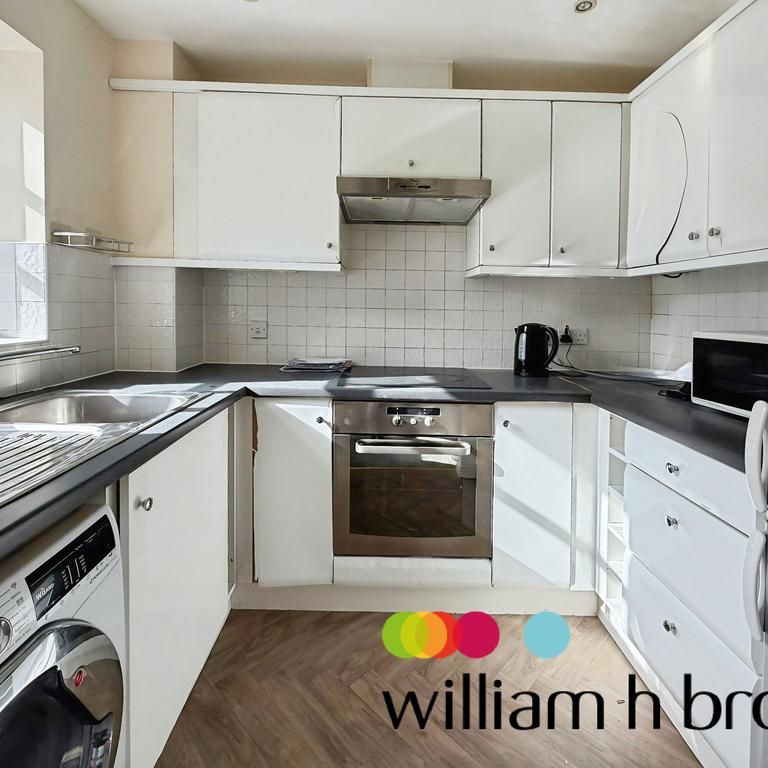 2 bedroom flat to rent - Photo 1