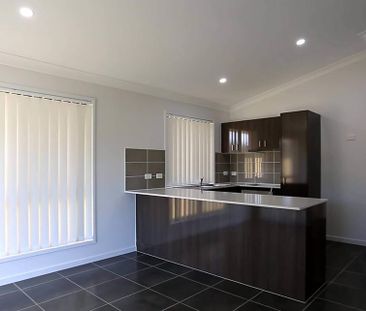 BEAUTIFUL 4 BEDROOM FAMILY HOME - Photo 4