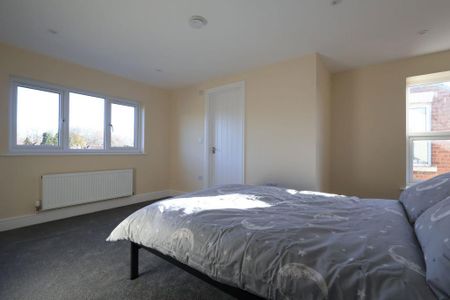 1 bedroom in a house share to rent - Photo 3