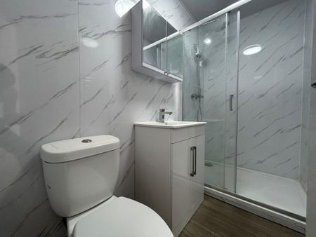 3 bedroom flat to rent - Photo 2