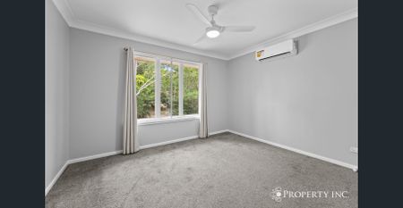 3 Bedroom Family Home in Holland Park West - Photo 2