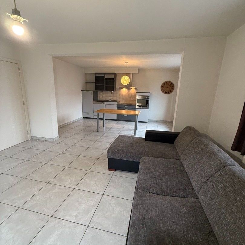 Ruim & instapklaar appartement met 1 slaapkamer pal in het centrum van Diepenbeek. - Photo 1