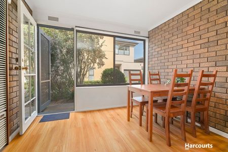 2/44 Carrol Grove, Mount Waverley VIC 3149 - Photo 4