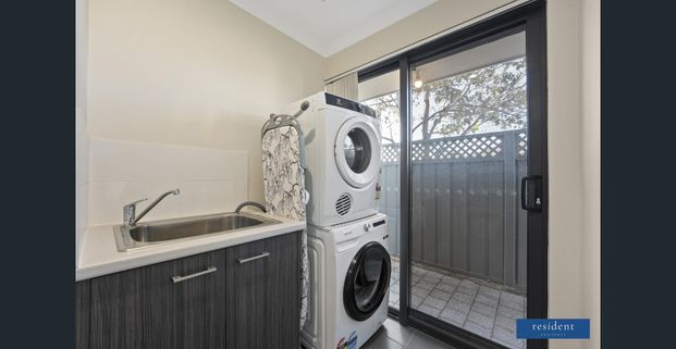 What a stunner!! - Photo 1