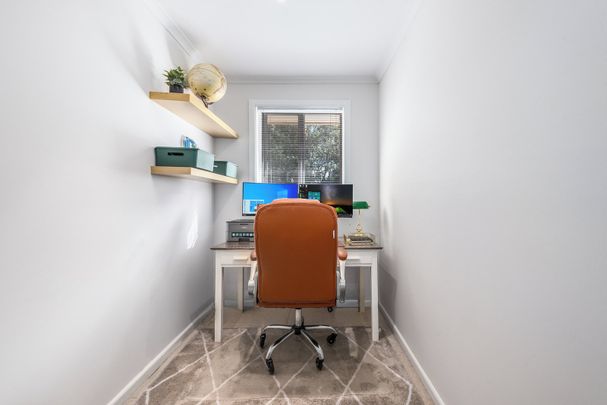 Spacious Entertainer in Ideal Location! - Photo 1