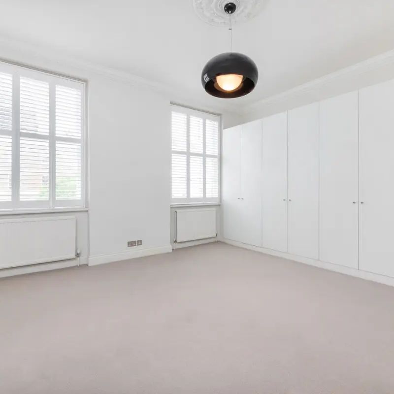 2 bedroom flat in St ~John's Wood - Photo 1