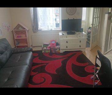 2 Bed Terraced House, Larkspur Gardens, LU4 - Photo 2