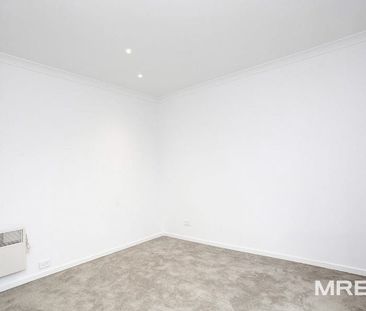 Chic tri-level living in Maidstone - Photo 6