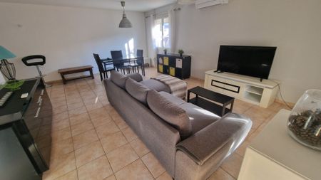 À LOUER VITROLLES GARE bail 1 an Villa meublée avec véranda, jardin et grand garage, - Photo 4