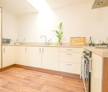 2 bedroom coach house to rent - Photo 6