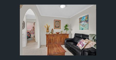 Well Presnted Home with Side Access - Photo 4