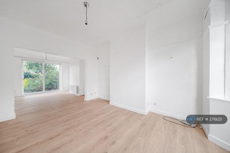 3 bedroom end of terrace house to rent - Photo 4