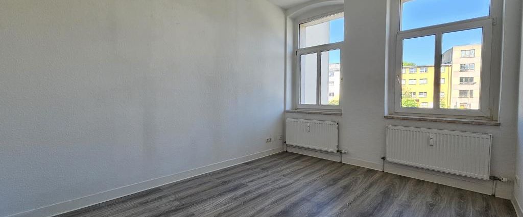 **Renovated apartment very centrally located** - Photo 1