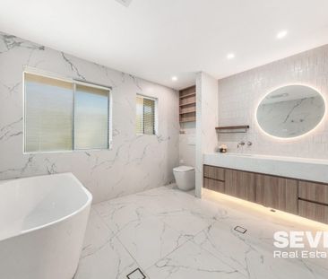 Luxuriously Family Residence in Prime Castle Hill Location - Photo 2