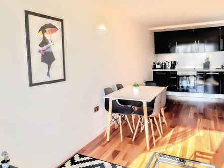 2 bedroom apartment to rent - Photo 2
