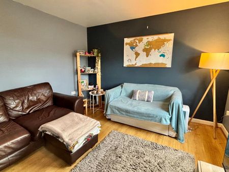 2 bedroom flat to rent - Photo 2