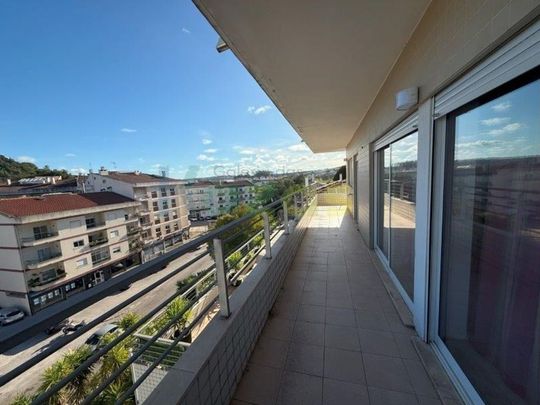4 bedroom luxury Flat for rent in Leiria, Distrito de Leiria - Photo 1