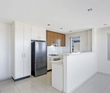 Modern 2 Bedroom Apartment - Photo 5