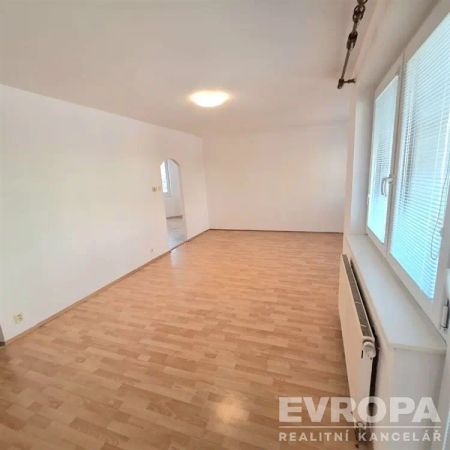 Krásný a světlý byt 3+1 s lodžií, případně i s garáží, o ploše 87 m - Photo 2