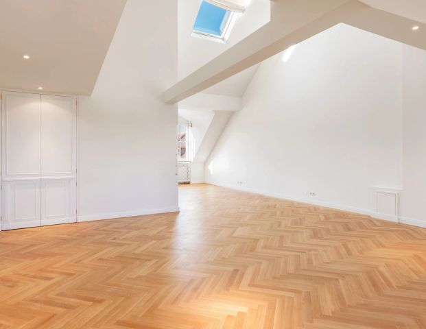 Spektakuläre, lichte Altbaumaisonette mit stilvollem Ambiente und Dachterrassen - Foto 1