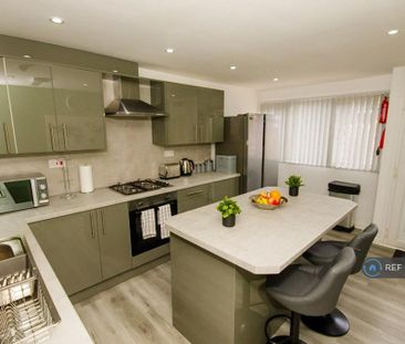 1 bedroom in a house share to rent - Photo 2