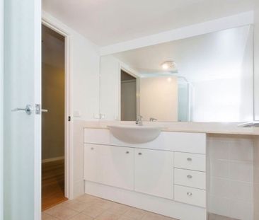 18 Bluebell St, O'Connor ACT 2602 - Townhouse For Rent | Domain - Photo 2