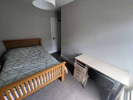 5 bedroom terraced house to rent - Photo 5