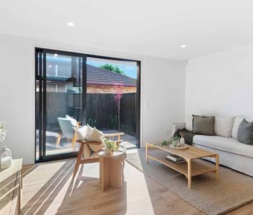 Stylish Living in a Convenient Location - Photo 4