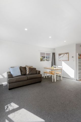 Cute and Central in Hillsborough. - Photo 2