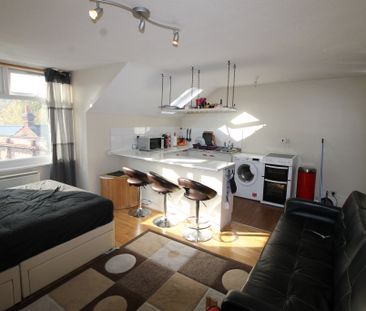 West Wycombe Road, High Wycombe - Photo 2