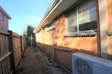 Sunny Two Bedroom Unit Situated in Sunshine - Photo 5