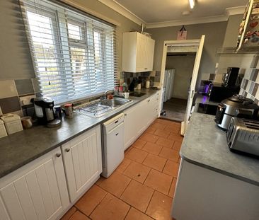 Sutton Crescent - Photo 6