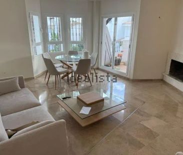 Alquiler de dúplex en Urbanización Los Naranjos de Marbella - Photo 1