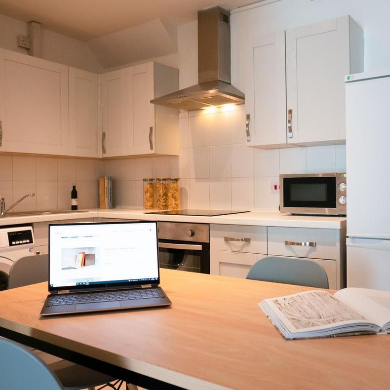 1 bedroom in a house share to rent - Photo 1