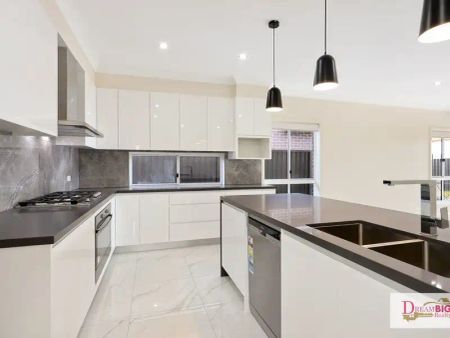 “A Spacious Family Home With 2 En-suites !!” - Photo 3