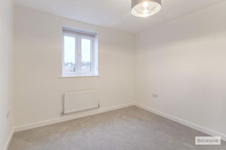 4 bedroom semi-detached house to rent - Photo 4